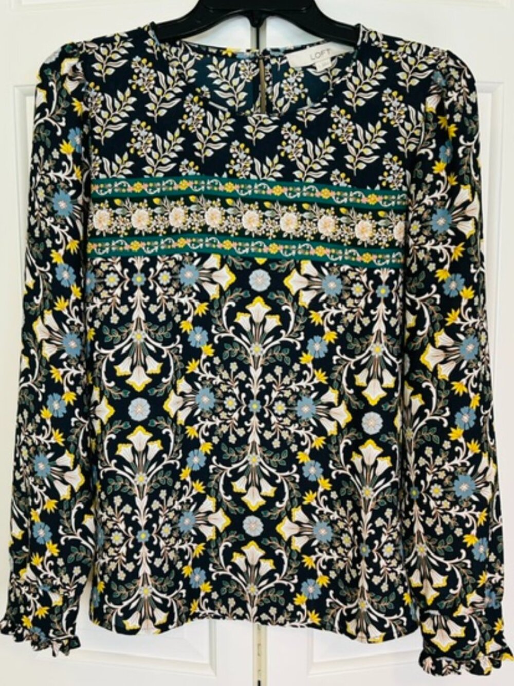 LOFT EUC Navy Blue Floral Medallion Back Keyhole Bishop Sleeve Blouse S